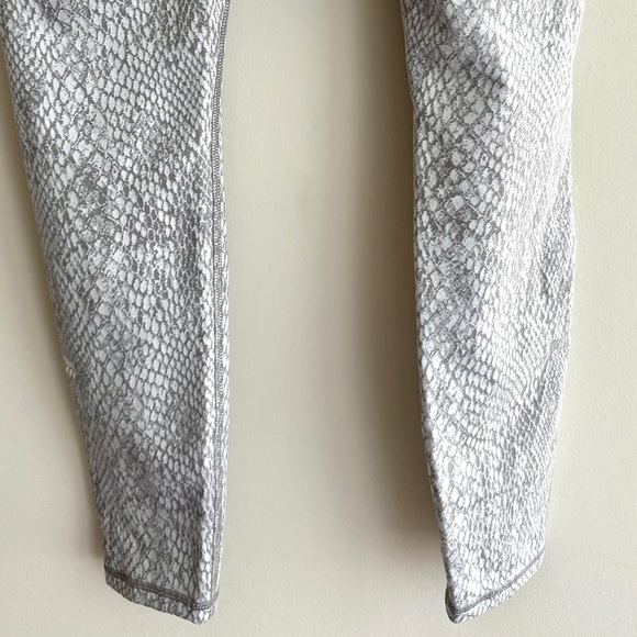 All In Motion Women's Snake Print Jacquard Leggings, Size Medium - Picture 15 of 16